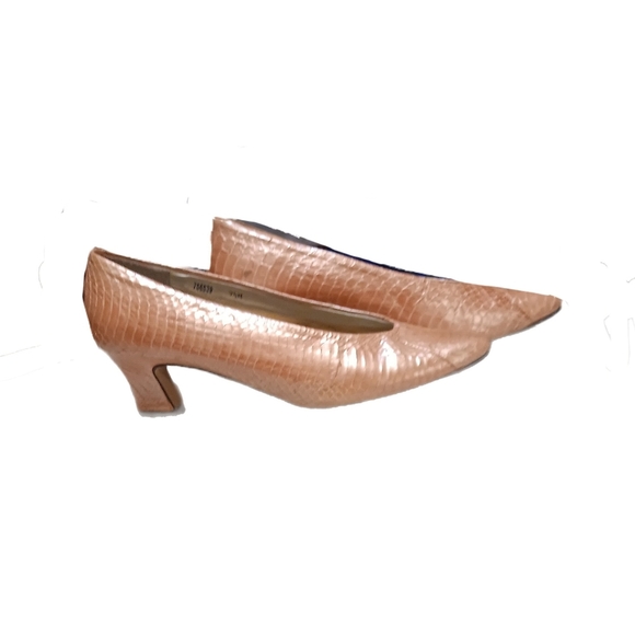 Sophisticated Mob Wide Genuine Snake Skin Pumps Barbie Pink 7.5  Medium 2" heel - Picture 3 of 7